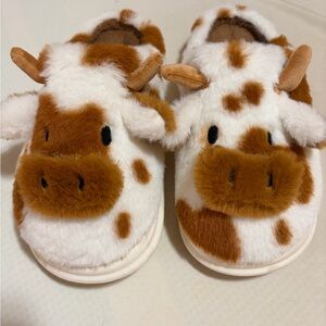 Adorable Cow-Themed Slippers - Brown and White